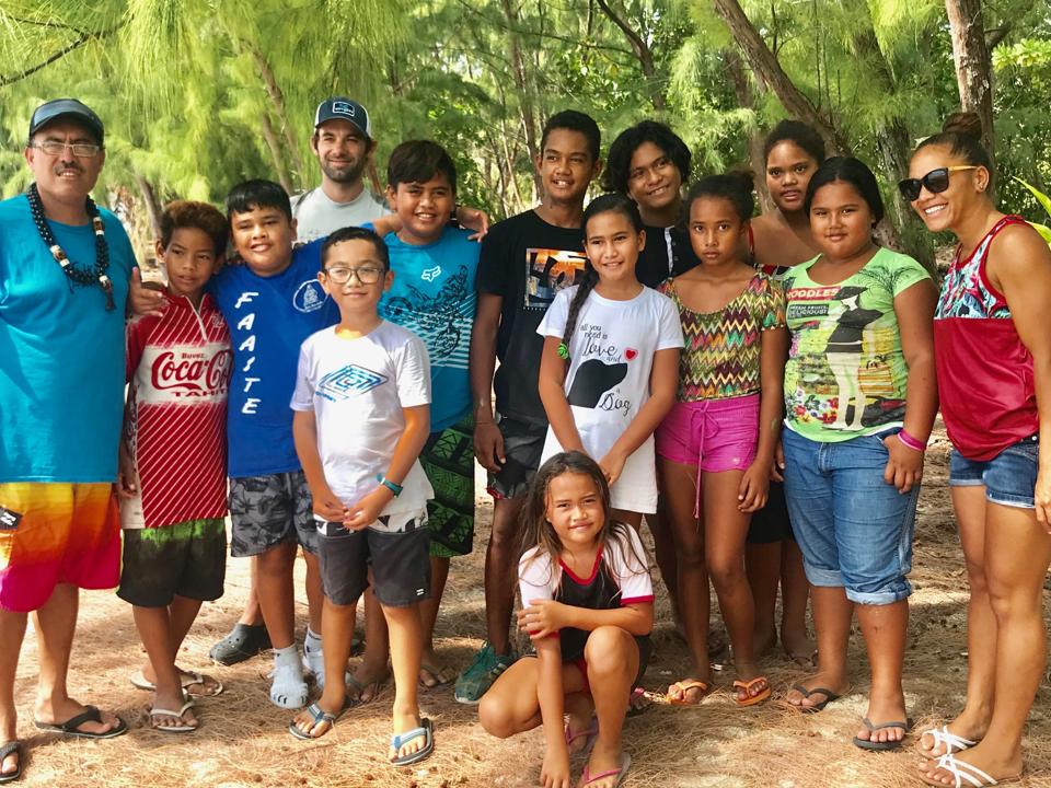 School children from Anaa