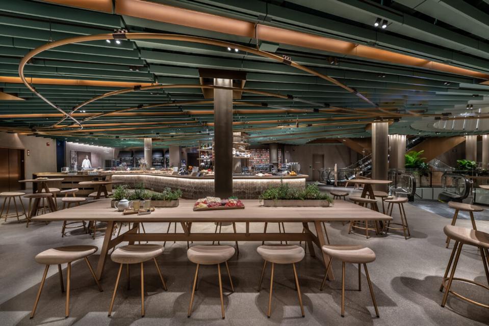 Unique to the Chicago Roastery, all coffee roasted in Chicago will only be served (and scooped) at this location. Customers can pick up a bag of hand-scooped Starbucks Reserve coffee at the Scooping Bar located on the first floor.