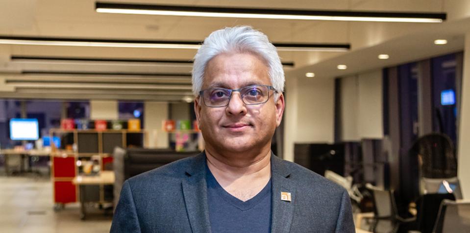 Pinaki Dasgupta, CEO of startup Hindsait, is convinced that using AI to augment people will revolutionize healthcare decision-making through evidence-based care.