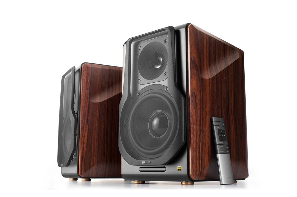 28 Gift Ideas For Tech Lovers You Might Not Have Considered