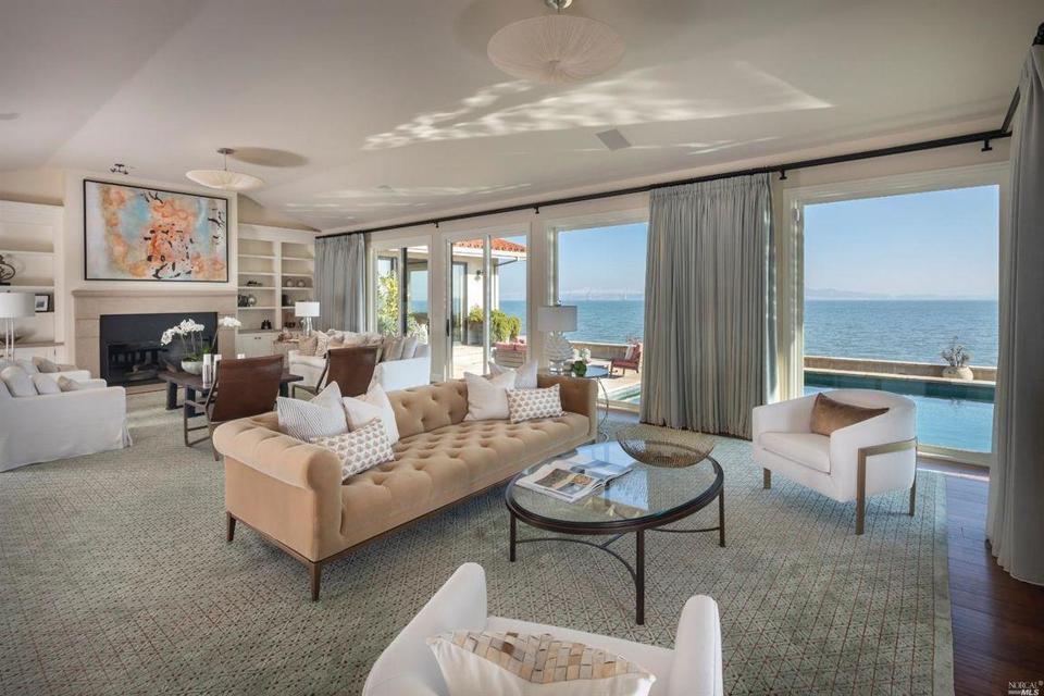 Water vies from inside out