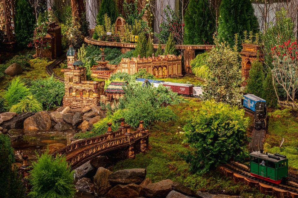 Inside The New York Botanical Garden S Holiday Train Show