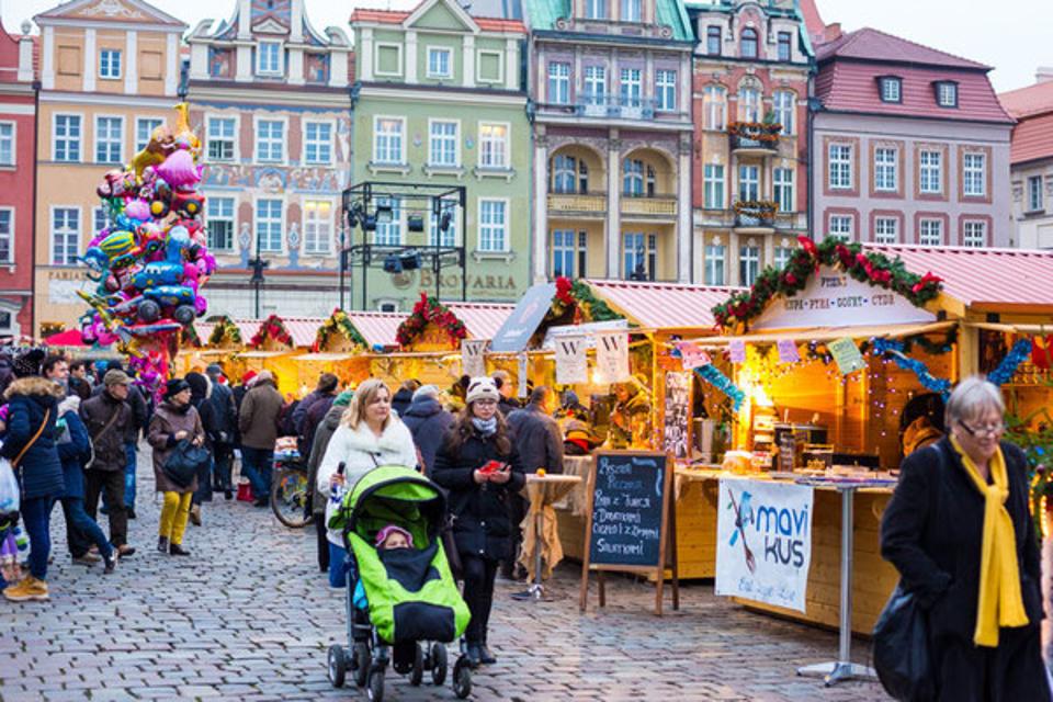 Holidays In Europe 12 Beautiful Cities With The Best Christmas Markets Biggest Christmas Markets In Europe