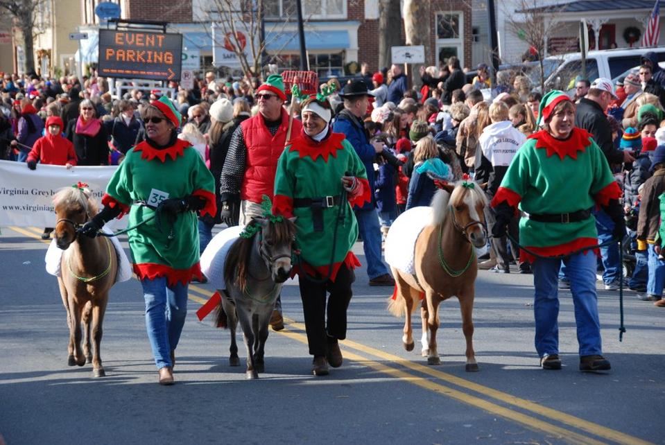 This Virginian Town Puts On Quite The Christmas Pageantry Middleburg Christmas Parade 2021