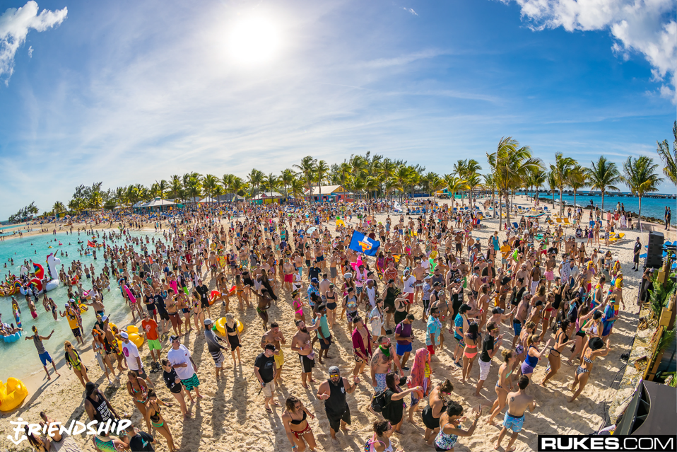 RÜFÜS DU SOL and Nora en Pure performed on CoCo Cay last year.