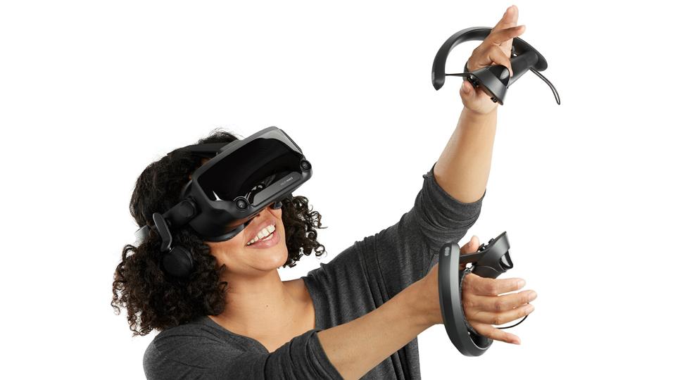 Valve indeex headset on lady