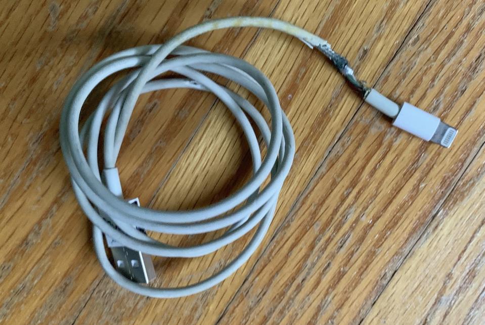 Nomad Lighting Cable vs. Apple Lighting Cable