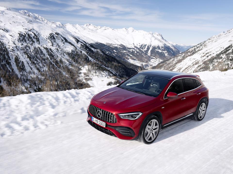 Mercedes Benz Reveals The New Compact Suv Gla And Racier Amg Gla 35 Mercedes Benz Reveals The New Compact Suv Gla And Racier Amg Gla 35