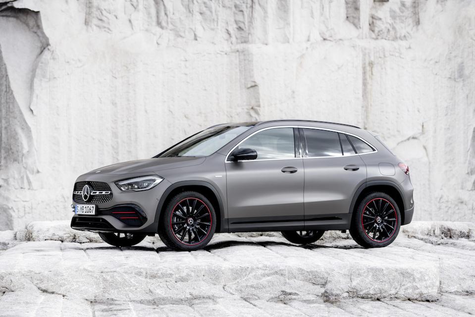 Mercedes Benz Reveals The New Compact Suv Gla And Racier Amg Gla 35 Mercedes Benz Reveals The New Compact Suv Gla And Racier Amg Gla 35
