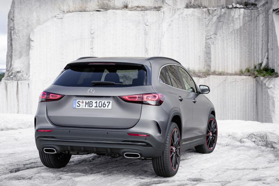 Mercedes Benz Reveals The New Compact Suv Gla And Racier Amg Gla 35 Mercedes Benz Reveals The New Compact Suv Gla And Racier Amg Gla 35