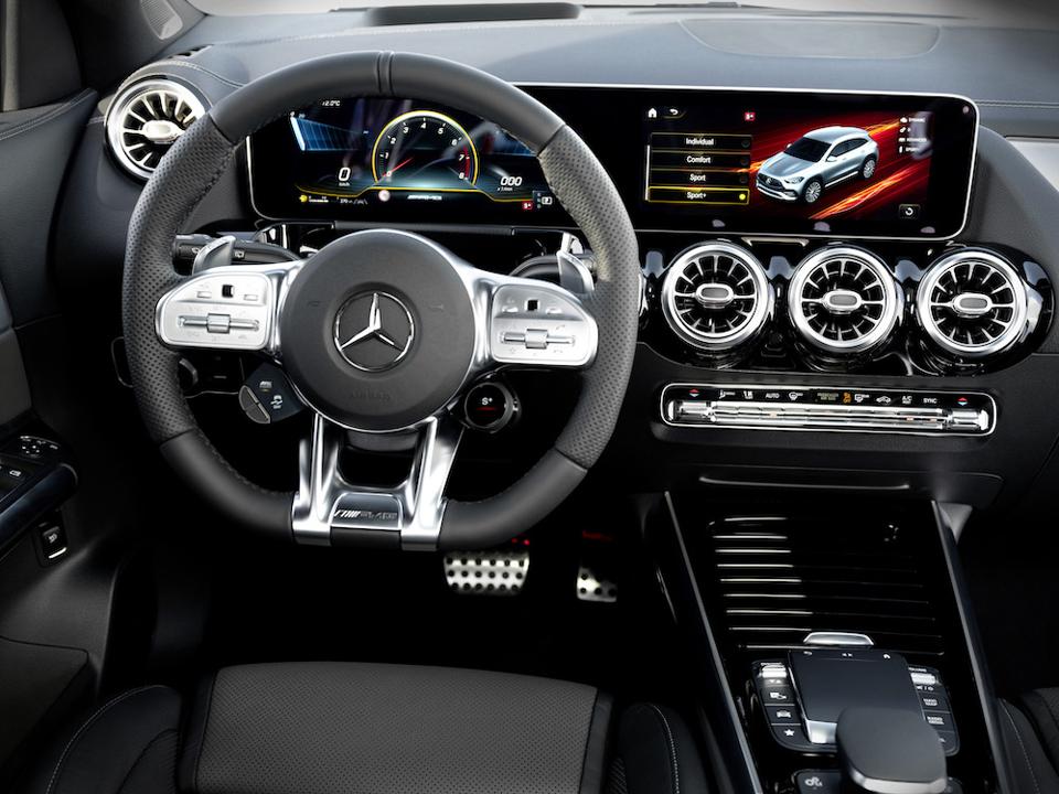 Mercedes Benz Reveals The New Compact Suv Gla And Racier Amg Gla 35 Mercedes Benz Reveals The New Compact Suv Gla And Racier Amg Gla 35