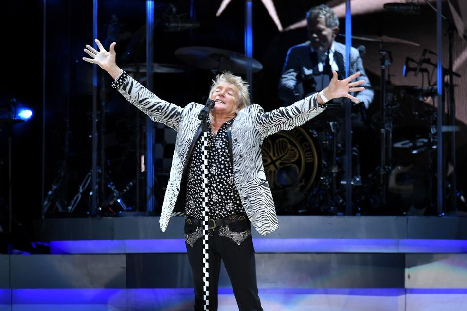 Rod Stewart Ties One Of Michael Jackson S Most Important Records In The U K