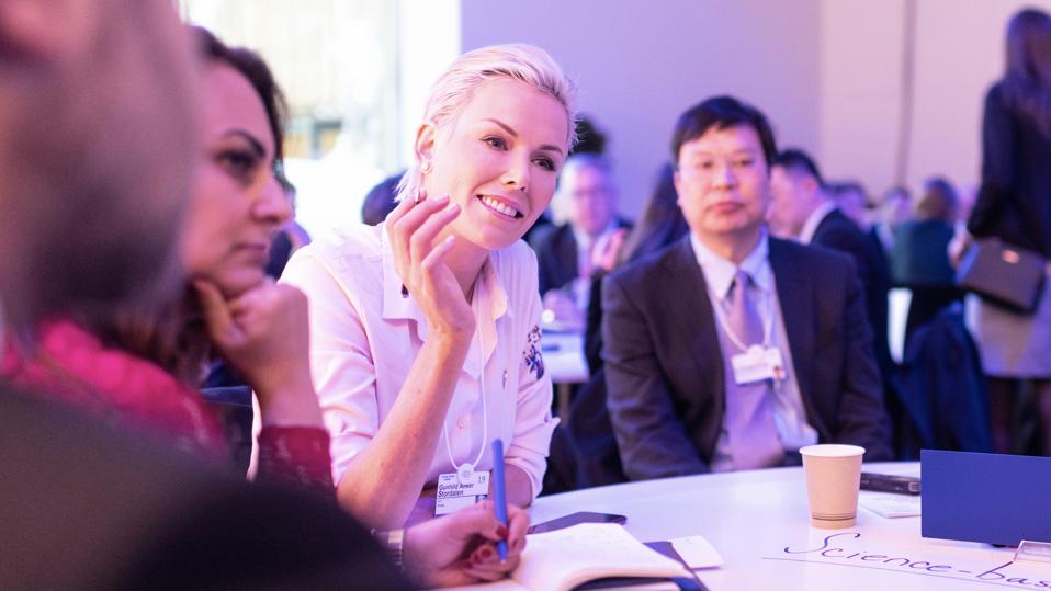 Table discussion at conference.