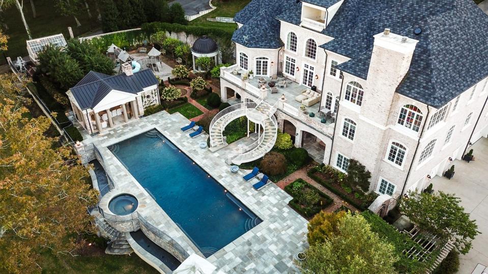 Kelly Clarkson mansion
