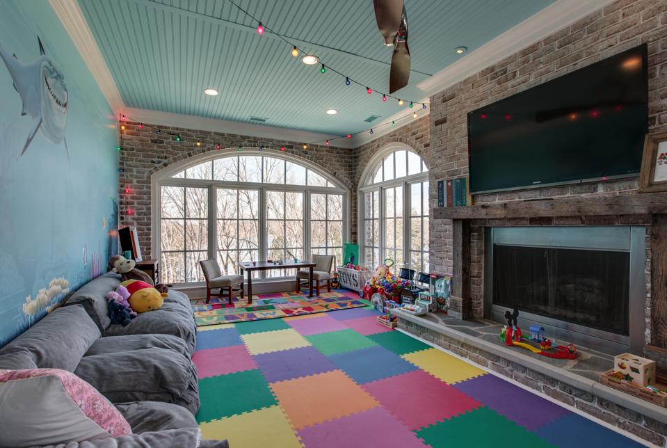 Kelly Clarkson mansion