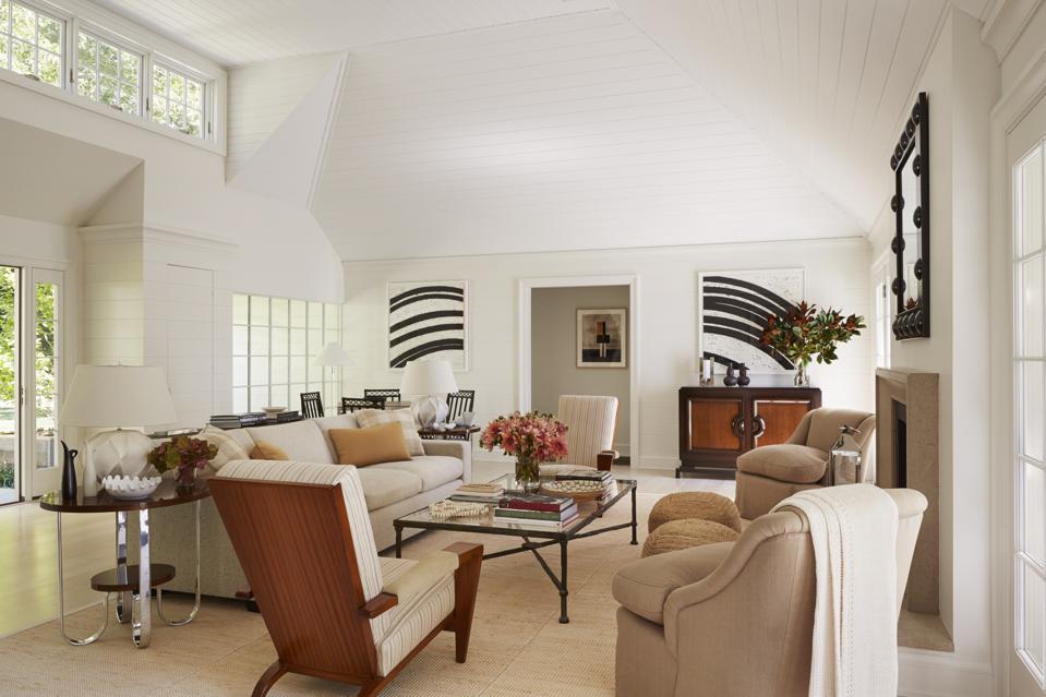 A living room with midcentury furniture.