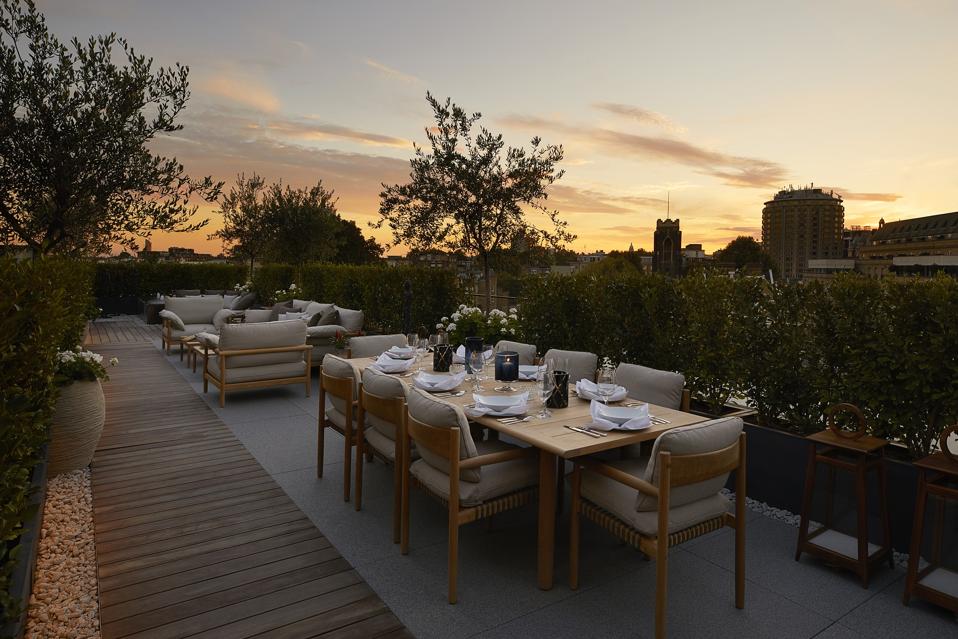 BelgraviaGate,Penthouseroofgarden,dusk