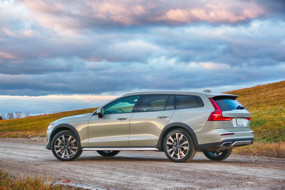 Volvo V60 Cross Country For Those That Want Utility Without An Suv Volvo V60 Cross Country For Those That Want Utility Without An Suv
