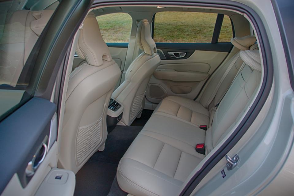 2020 Volvo V60 Cross Country (5 of 14)