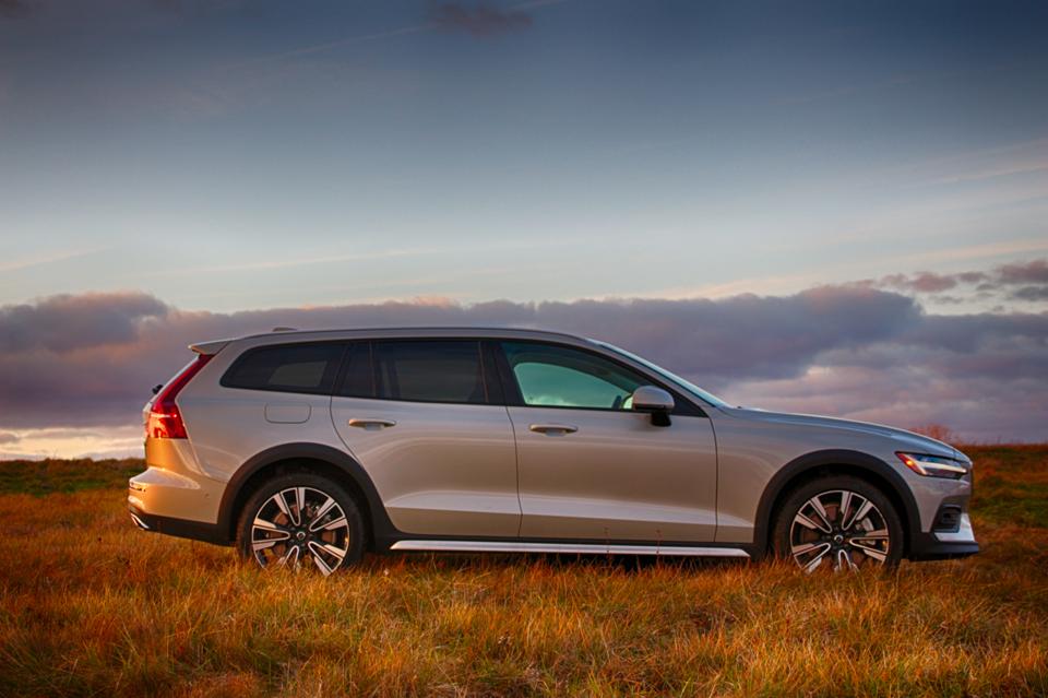 2020 Volvo V60 Cross Country (11 of 14)
