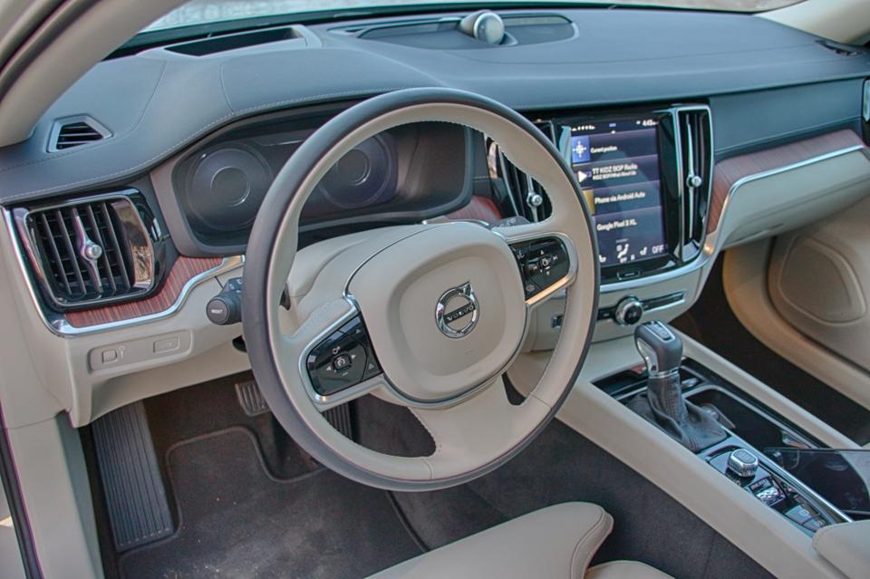 2020 Volvo V60 Cross Country (7 of 14)