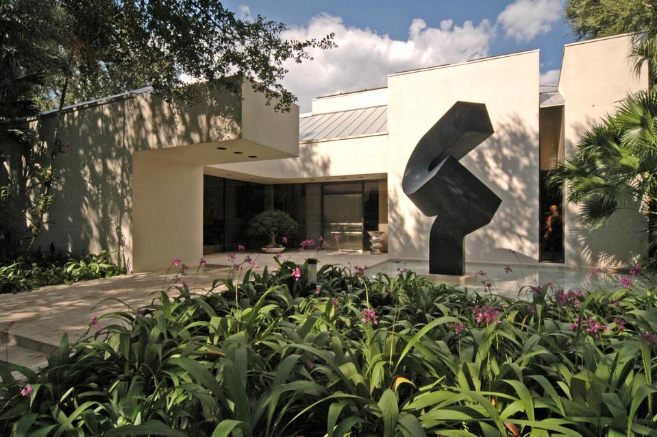 Using art to market a Miami estate