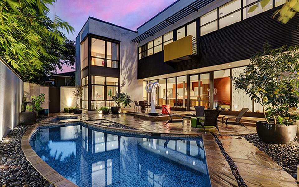 Luxury homes need to be priced realistically, realty experts say, because buyers are up to speed on comparable sales.