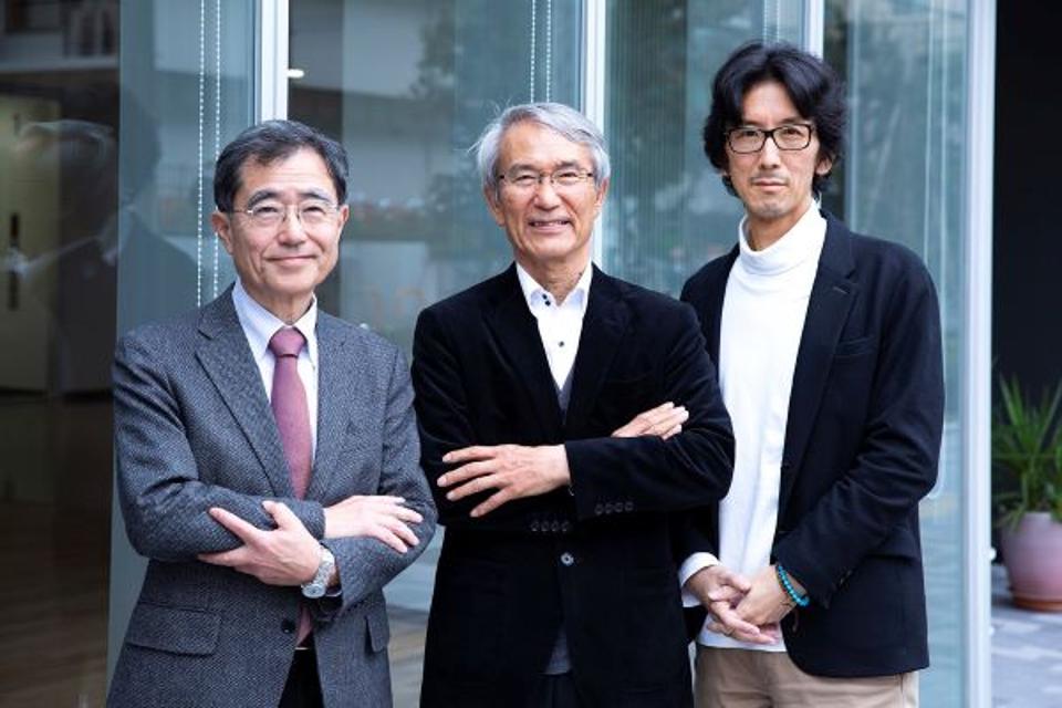 Yutaka Teranishi, center, with Hirokazu Yamamoto, left, and Taro Yamaguchi, right