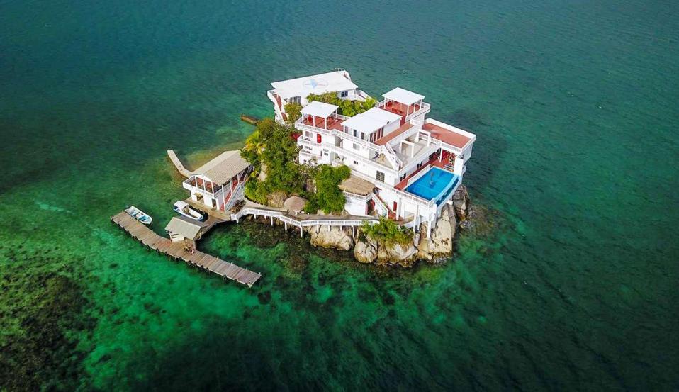 Sailing-Stream.fr ⚓ Les 10 îles privées les plus romantiques pour la Saint-Valentin ⚓ Dunbar Rock Villa au Honduras