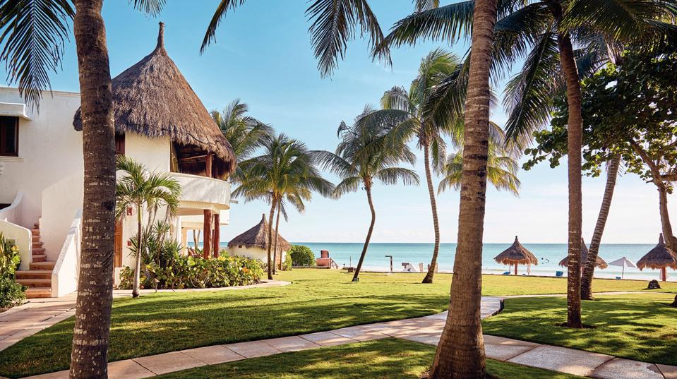 BelmondMaromaResortAndSpa-BeachView-Credit
