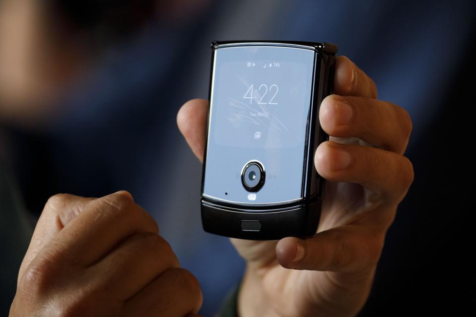 Motorola’s Razr Suddenly Reappears Weeks Before Samsung Launch