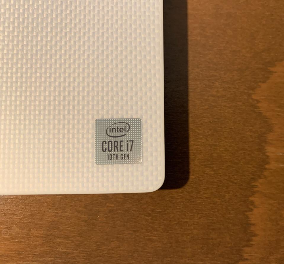 Dell XPS 13 arctic white palmrest.