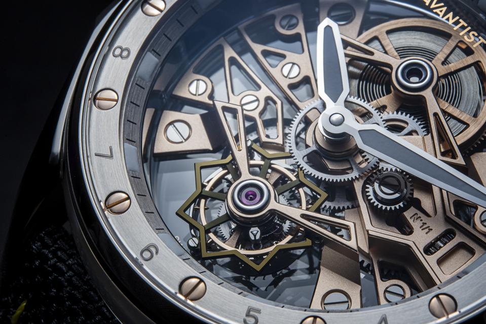 Detail of the Majesté Arm Edition.