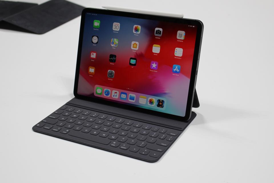 Apple iPad Pro in laptop-like confuguration.