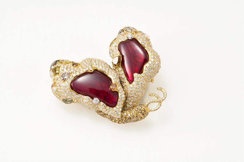 Cindy Chao S First Butterfly Brooch Enters Prestigious Paris