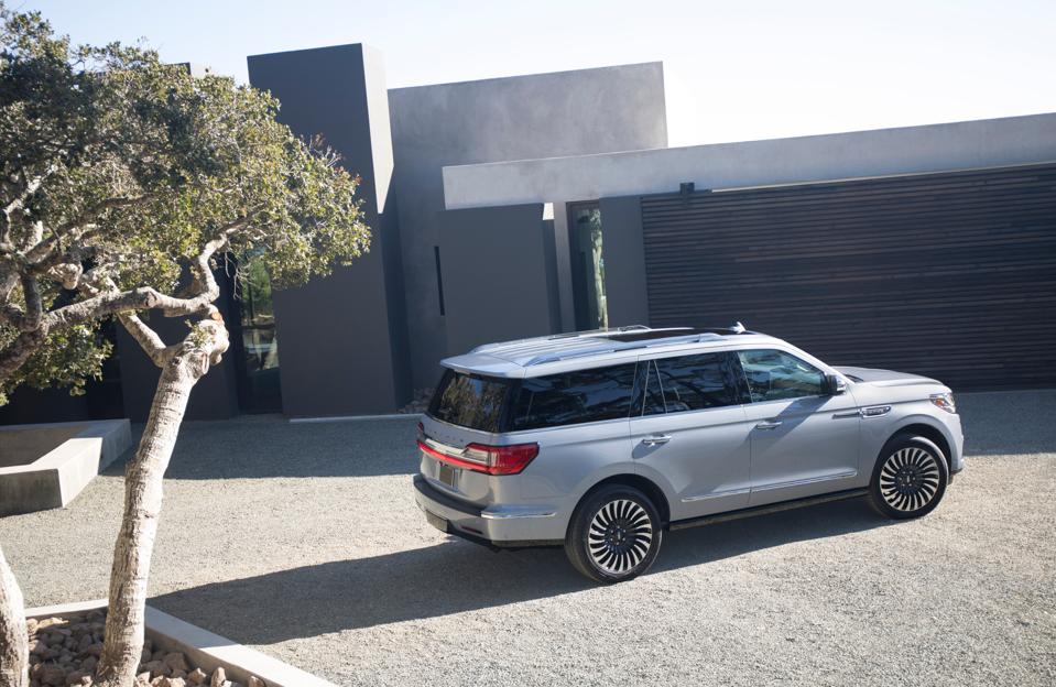 Why The 2020 Lincoln Navigator Is The Best American Suv But Should
