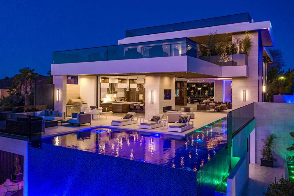 Indoor-outdoor entertaining