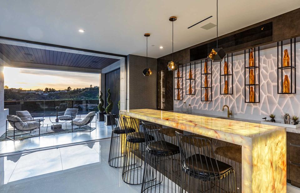 Illuminated Oynx bar