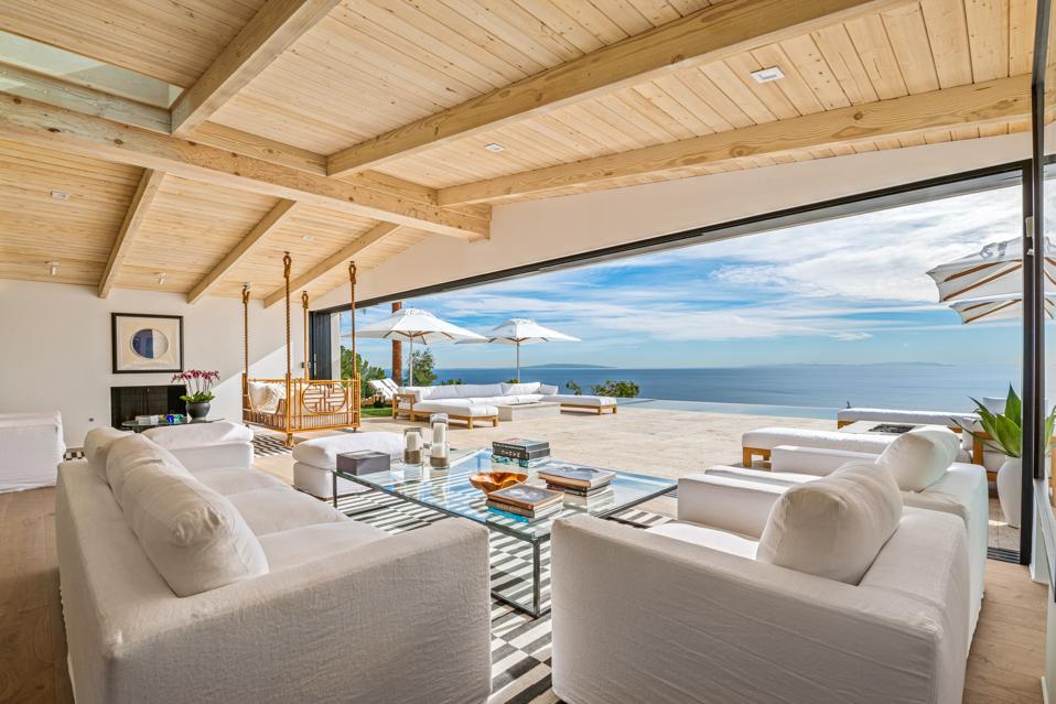 Malibu Meditation House Chills With Sunsets Gardens Treehouse And Living Room Swing
