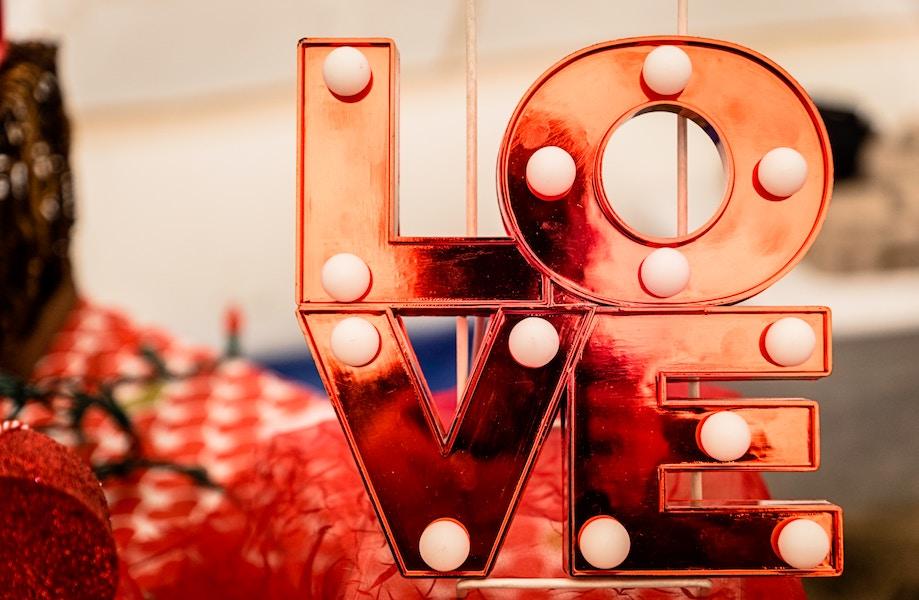 Best Home Decor Gifts For Valentine's Day