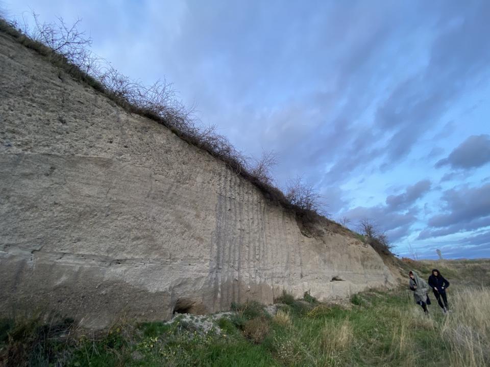 Wall that includes pumice volcanic rocks
