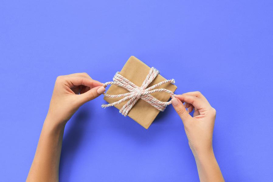 6 Tips For Giving Thoughtful Client Gifts