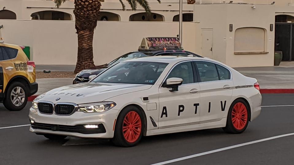 An Aptiv automated driving BMW pulling up to the Mandalay Bay convention center in Las Vegas