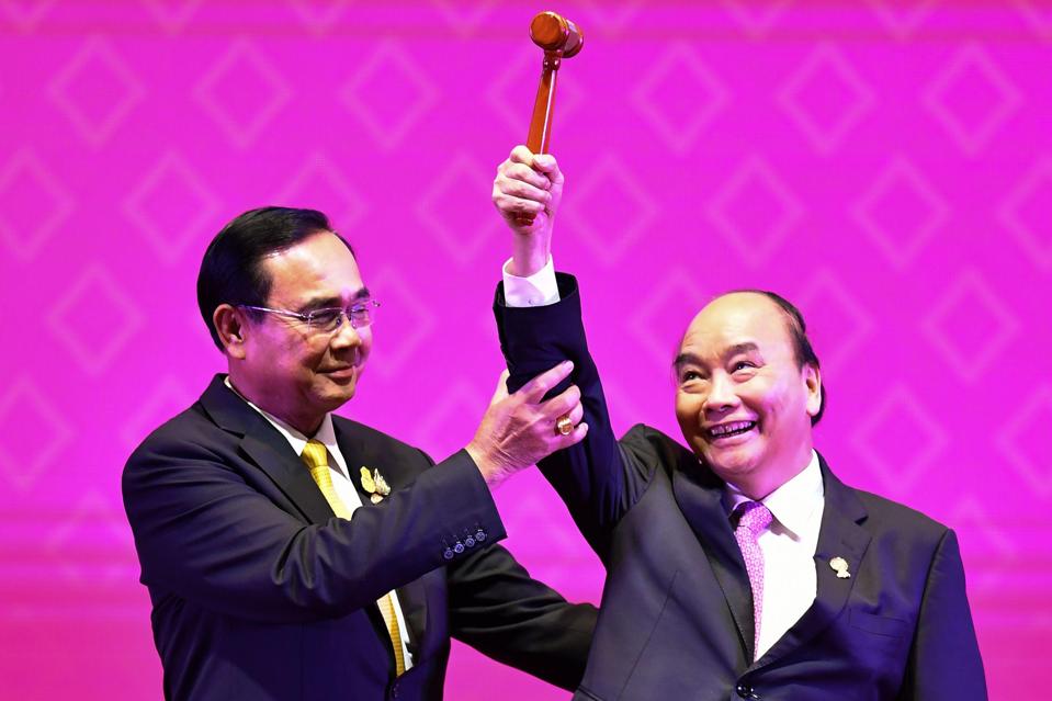Thailand's Prime Minister Prayut Chan-O-Cha with Vietnam's Prime Minister Nguyen Xuan Phuc.