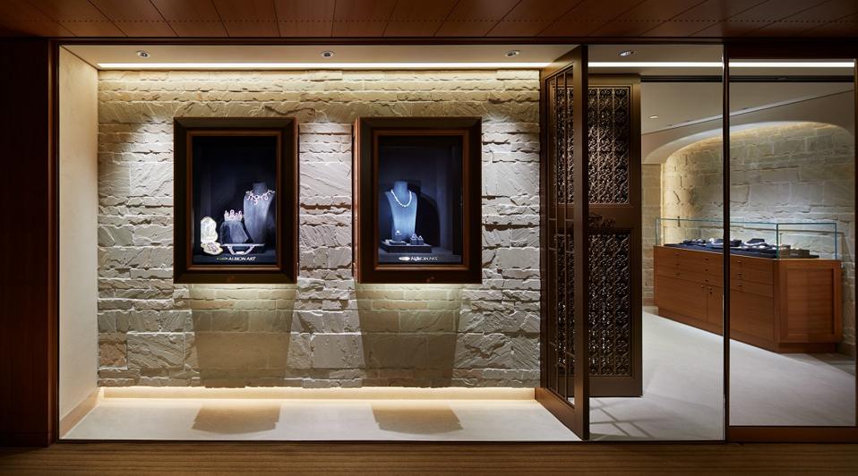 Historic jewels