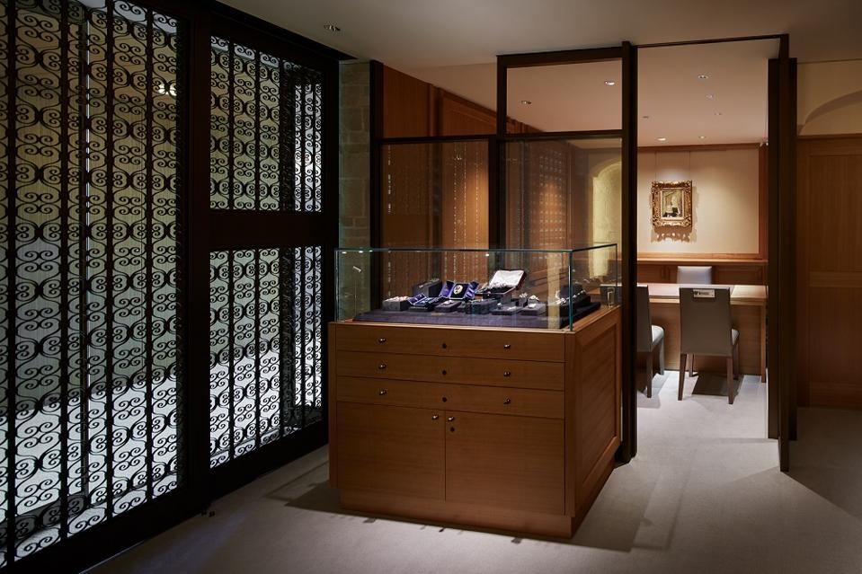 Historic jewels