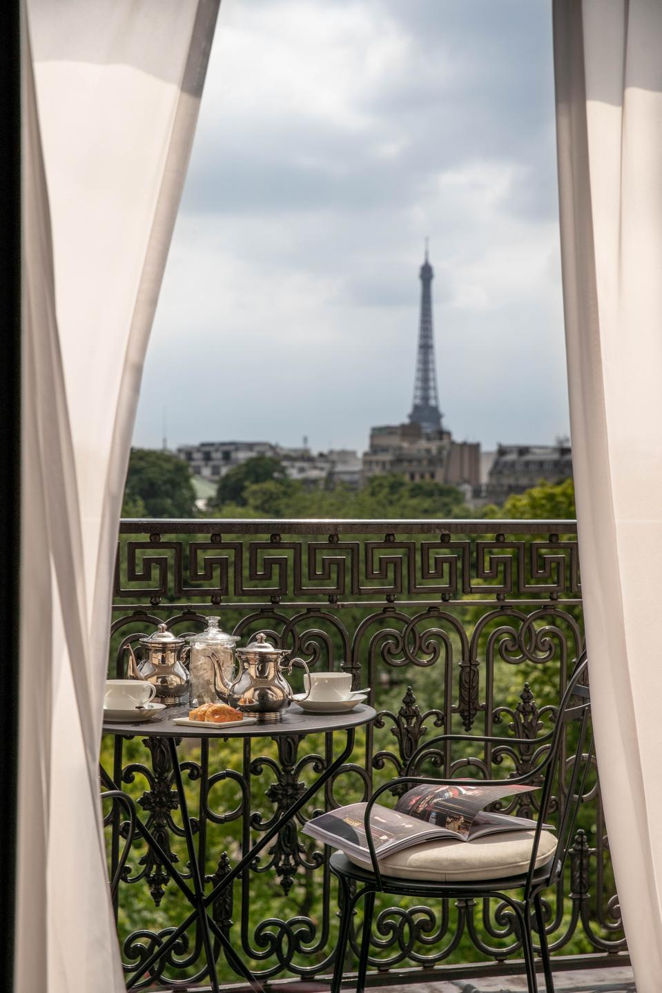 How To Plan A Very Romantic Day In Paris