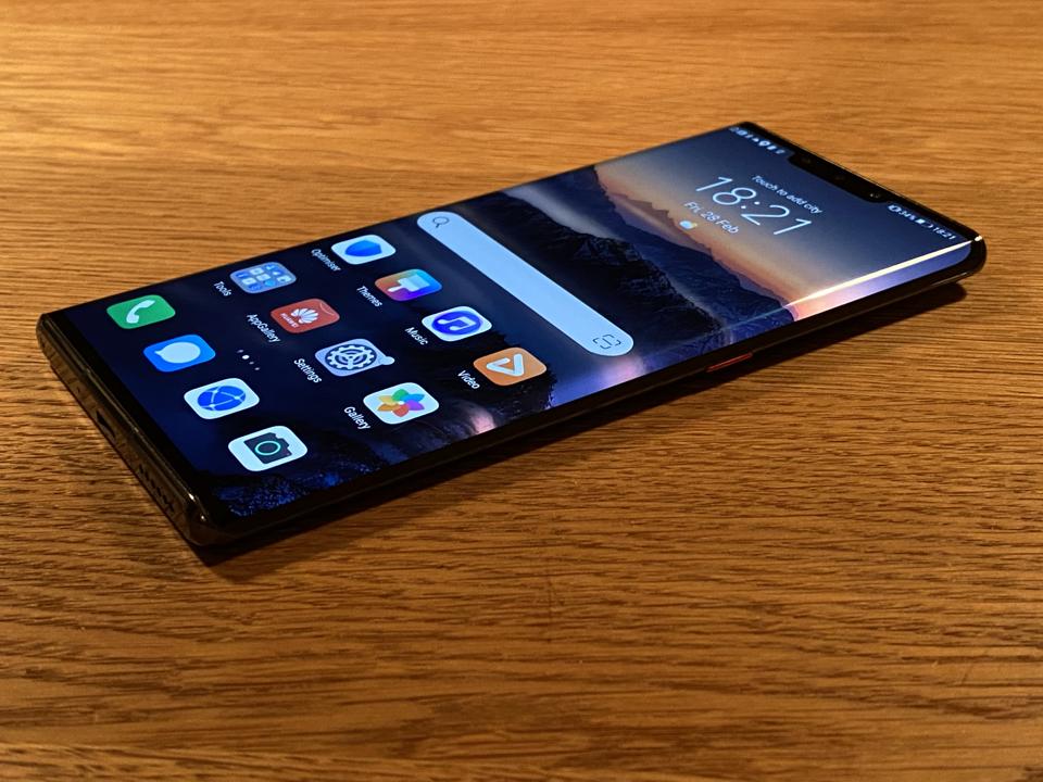 leak hints at huawei mate 40 pro design