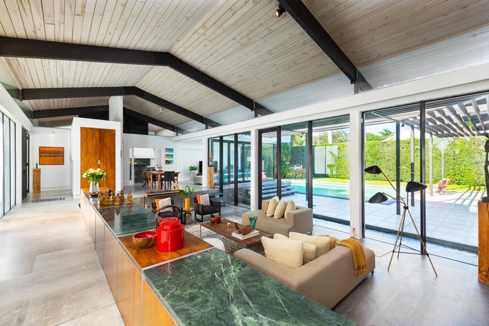 Mid Century Modern Miami Estate Is An Architect S Guilty Pleasure
