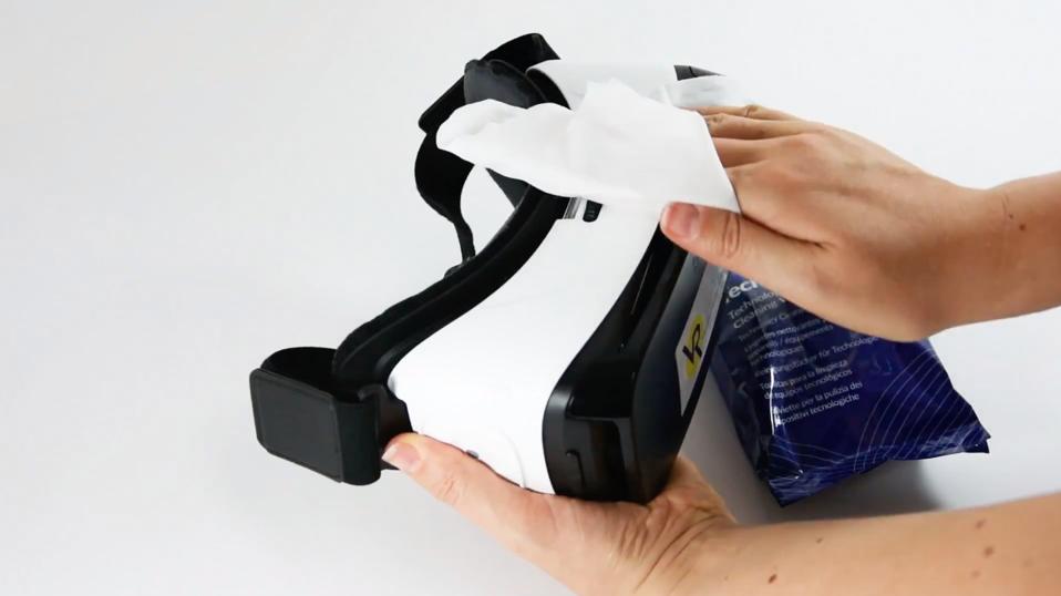 AF Tech wipes effectively clean VR screens 